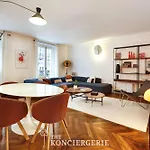 Moderne Pied A Terre Proche De Montmartre