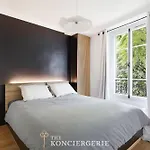 Moderne Pied A Terre Proche De Montmartre